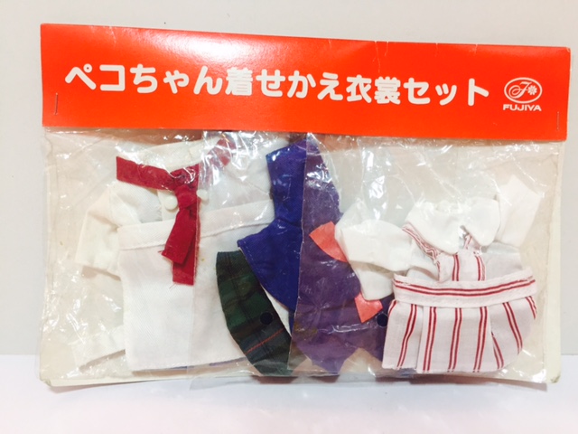 1999 Peko 人形外衣3套
