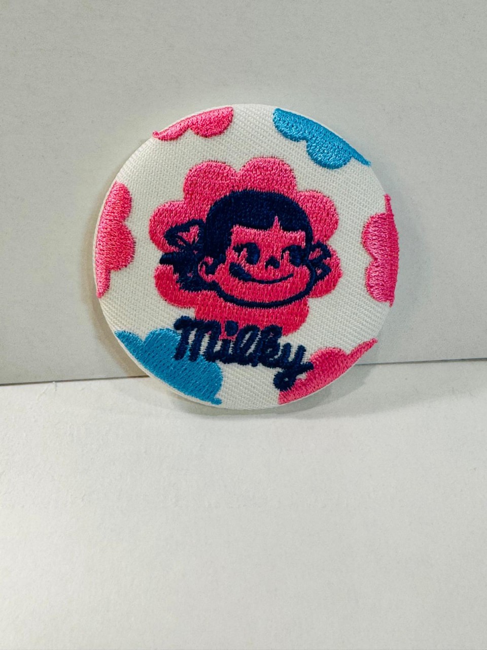 2023 Peko 刺繡扣章-milky