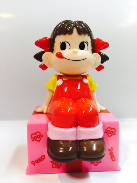 05 Peko 貯金箱-紅底座