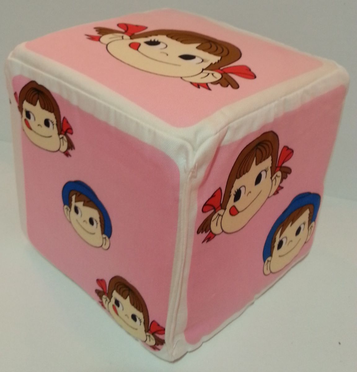 01 Peko Poko  骰子cushion