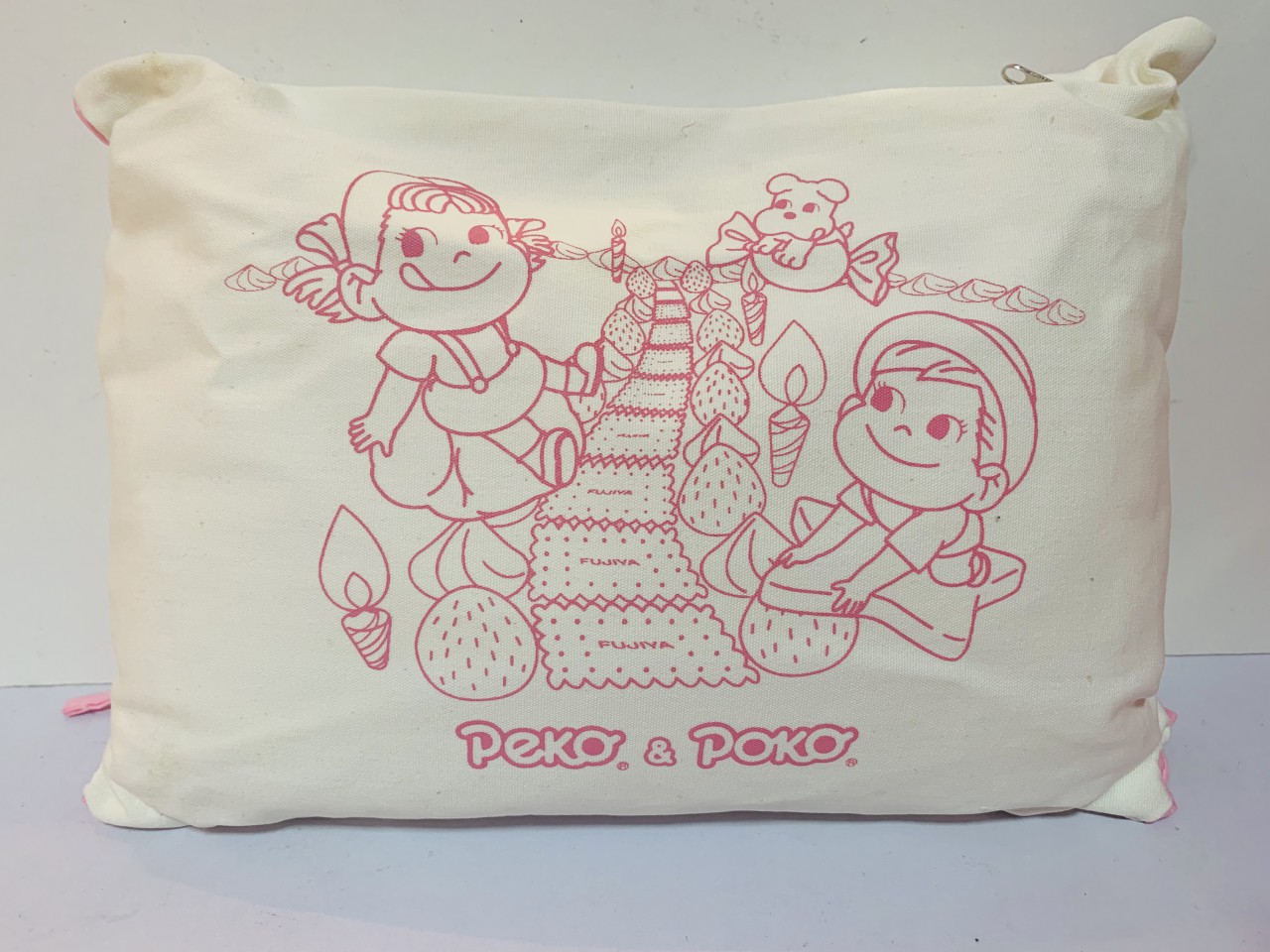 03 Peko cushion