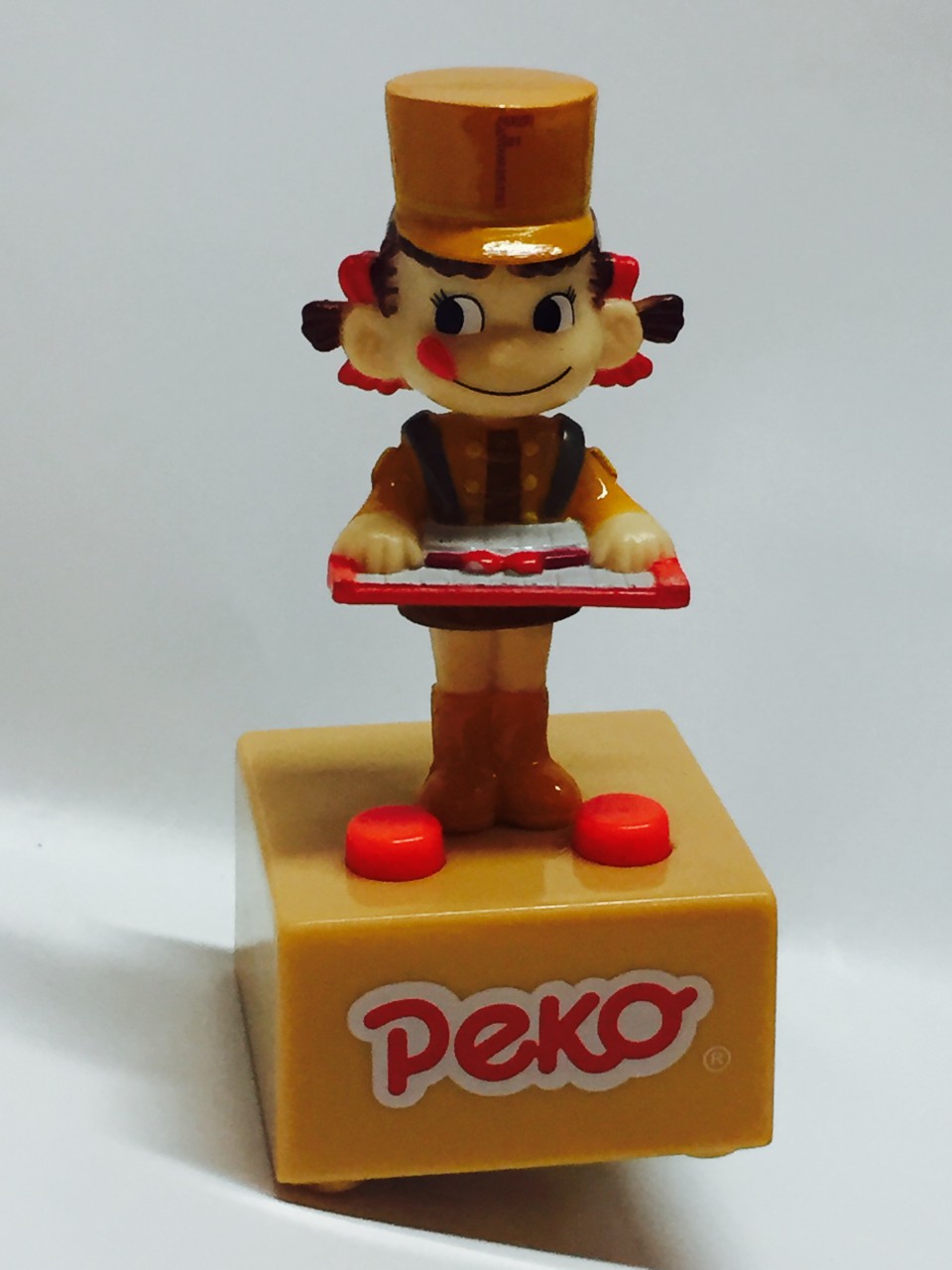 Peko 音樂家(橙色)-生日歌