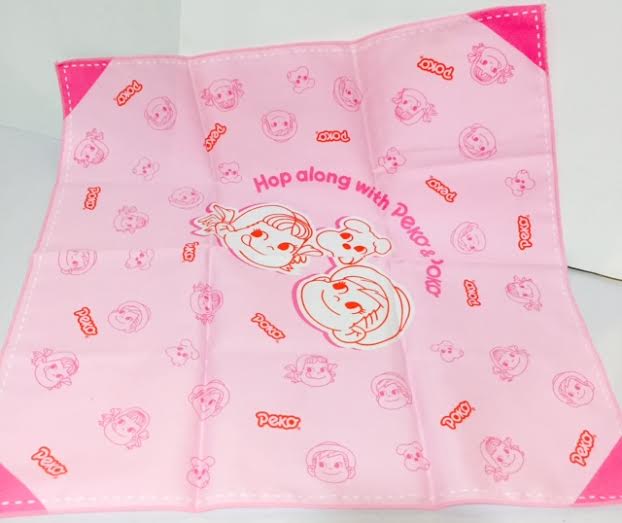 00 Peko Poko 印花大方巾