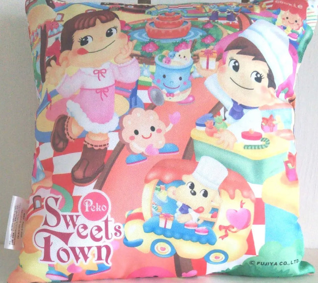 09 Peko Cushion-FamilyTown