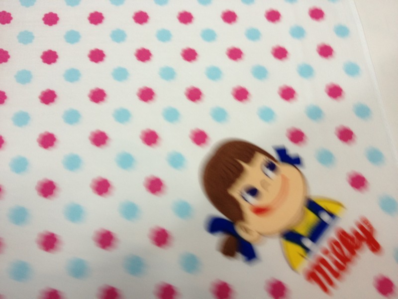06 Peko 印花大方巾-Milky